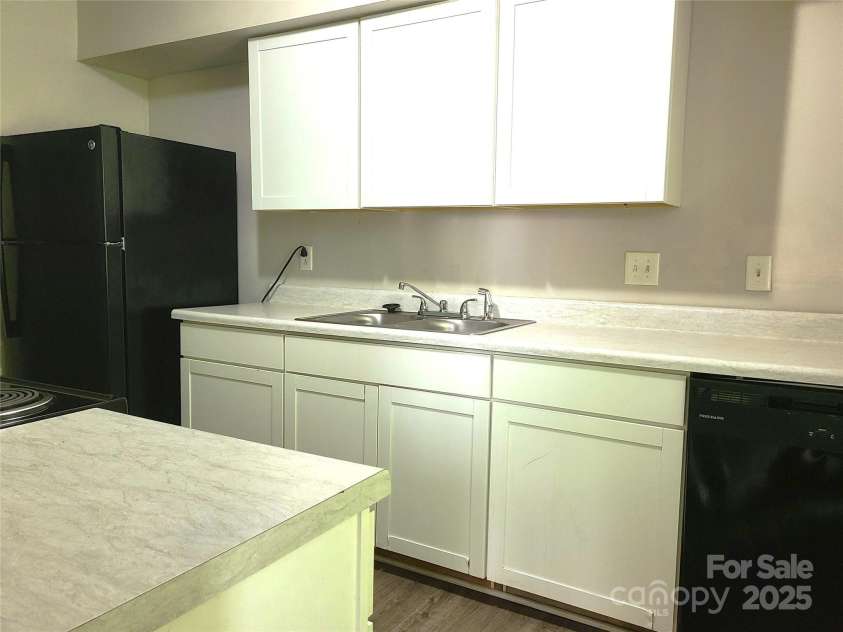 9101 Troon Lane, Charlotte, NC 28214.  MLS# CAR4292059, YatesRealty ID 33058. 