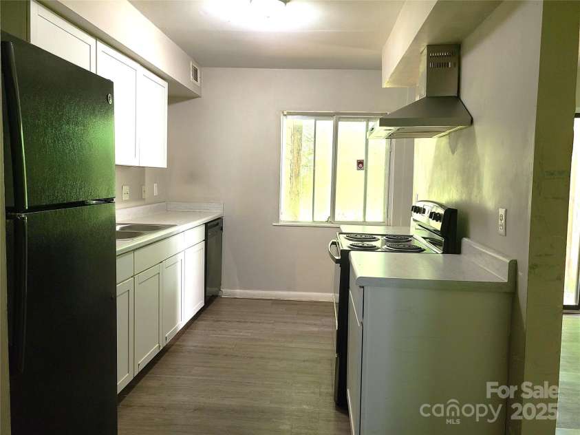 9101 Troon Lane, Charlotte, NC 28214.  MLS# CAR4292059, YatesRealty ID 33058. 