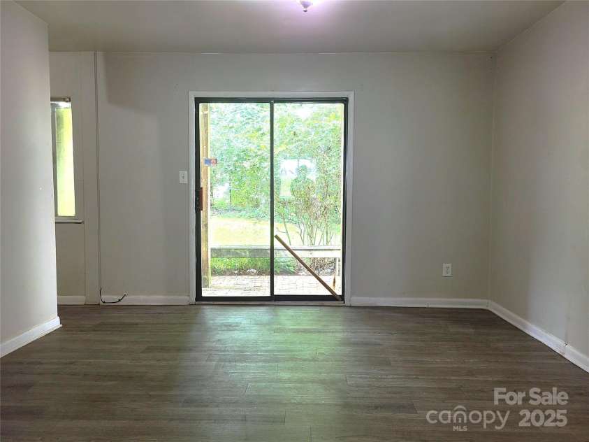 9101 Troon Lane, Charlotte, NC 28214.  MLS# CAR4292059, YatesRealty ID 33058. 