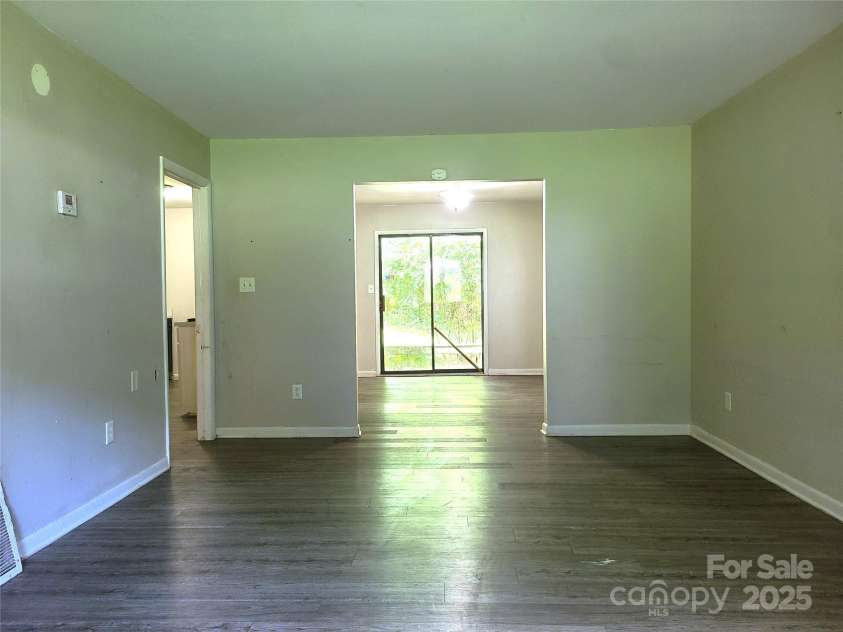 9101 Troon Lane, Charlotte, NC 28214.  MLS# CAR4292059, YatesRealty ID 33058. 