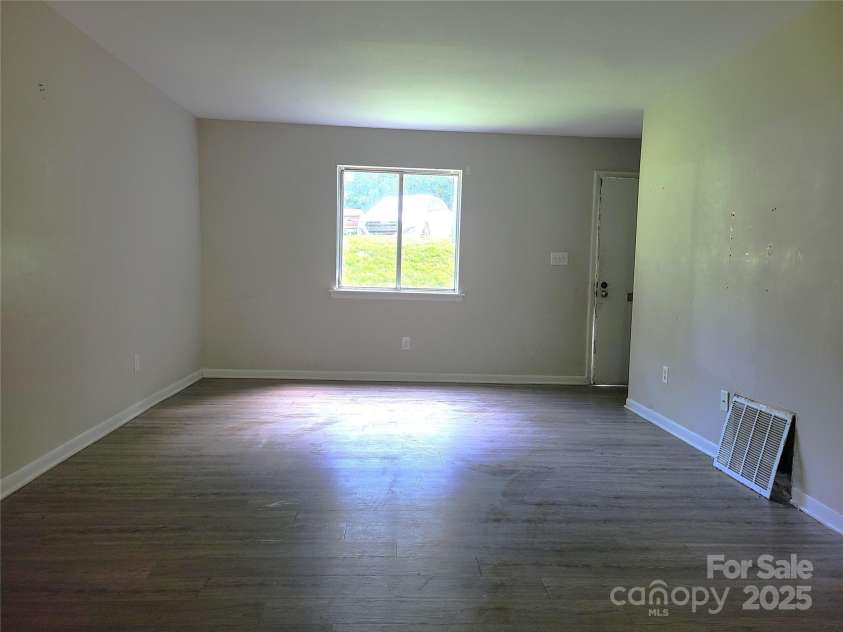 9101 Troon Lane, Charlotte, NC 28214.  MLS# CAR4292059, YatesRealty ID 33058. 