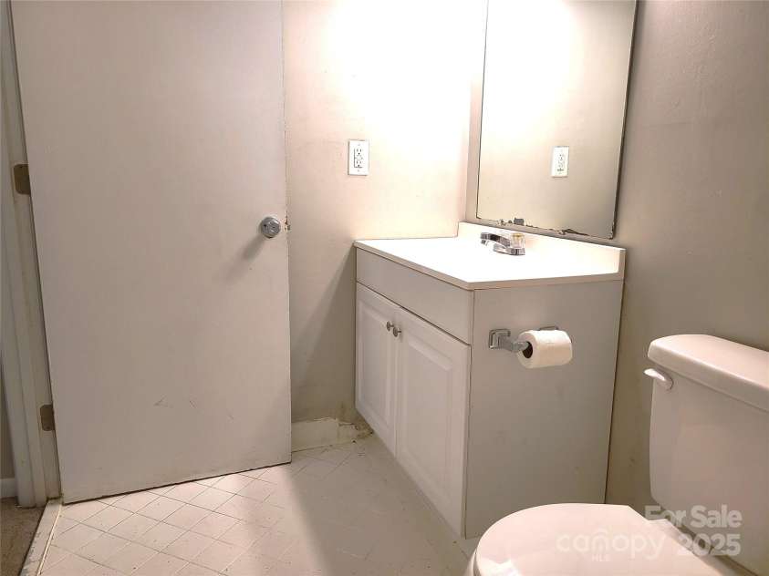 9101 Troon Lane, Charlotte, NC 28214.  MLS# CAR4292059, YatesRealty ID 33058. 