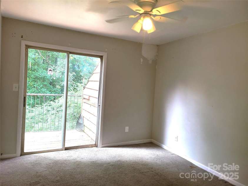 9101 Troon Lane, Charlotte, NC 28214.  MLS# CAR4292059, YatesRealty ID 33058. 
