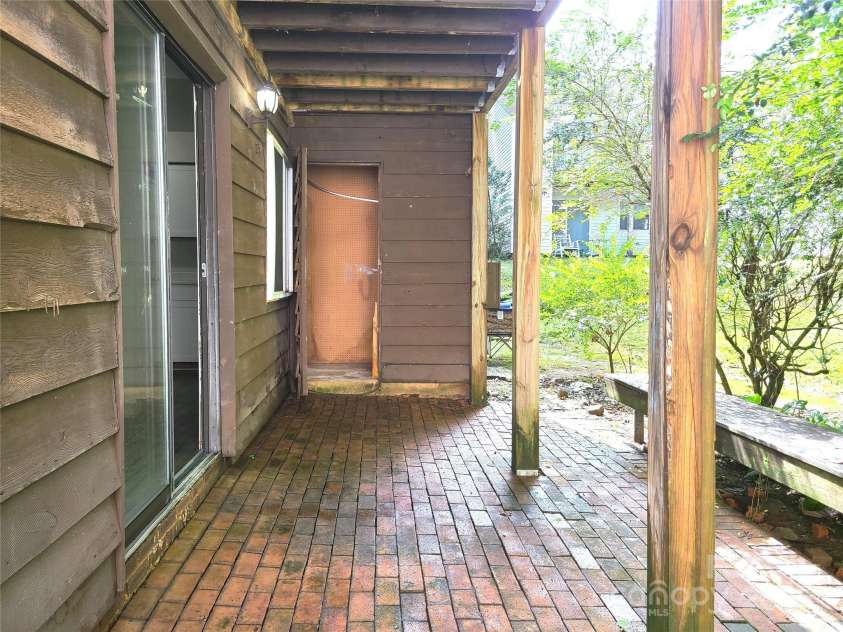 9101 Troon Lane, Charlotte, NC 28214.  MLS# CAR4292059, YatesRealty ID 33058. 