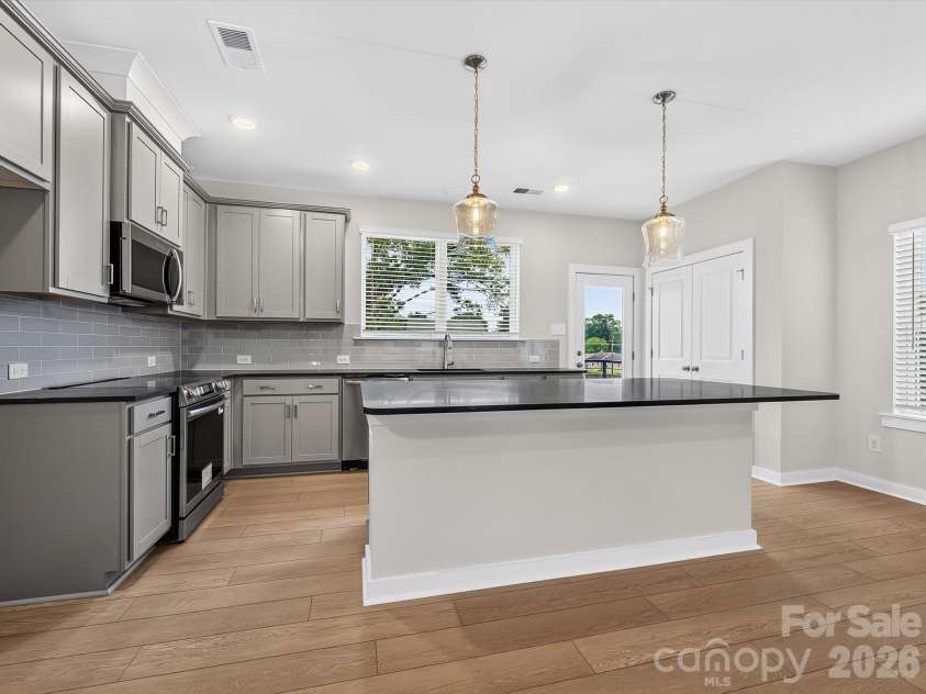 1144 Bismuth Lane, Charlotte, NC 28211.  MLS# CAR4355308, YatesRealty ID 3306. 