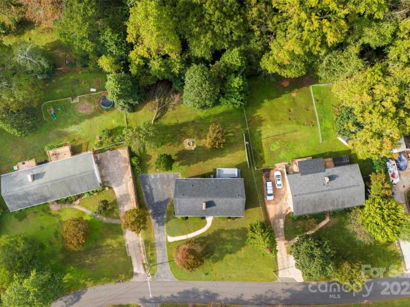3327 Deerwood Drive, Gastonia, NC 28054.  MLS# CAR4189136, YatesRealty ID 3306. 