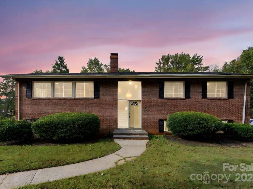 3327 Deerwood Drive, Gastonia, NC 28054.  MLS# CAR4189136, YatesRealty ID 3306. 