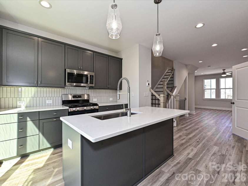 916 Callahan Street, Charlotte, NC 28206.  MLS# CAR4208865, YatesRealty ID 3306. Kitchen/Dining/Living