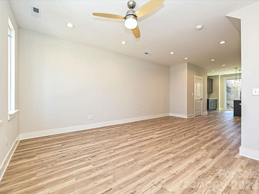 916 Callahan Street, Charlotte, NC 28206.  MLS# CAR4208865, YatesRealty ID 3306. Living/Dining/Kitchen