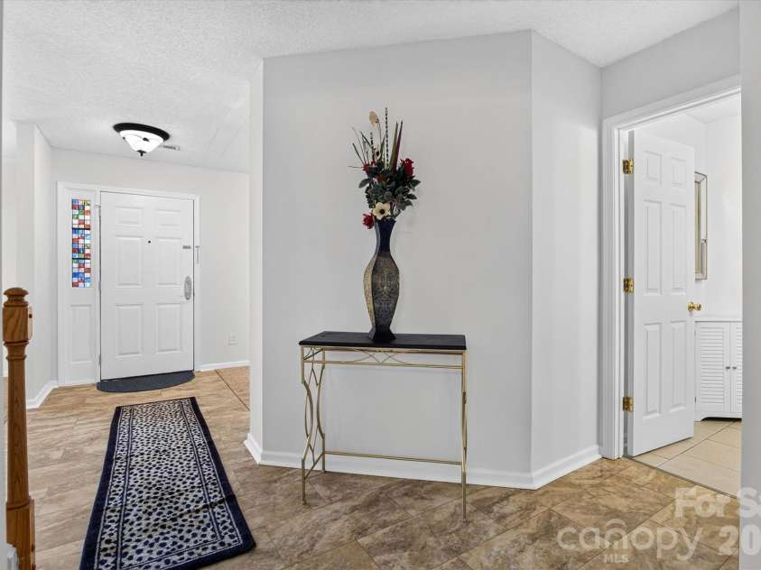9833 Aventide Lane, Charlotte, NC 28215.  MLS# CAR4377310, YatesRealty ID 33061. 