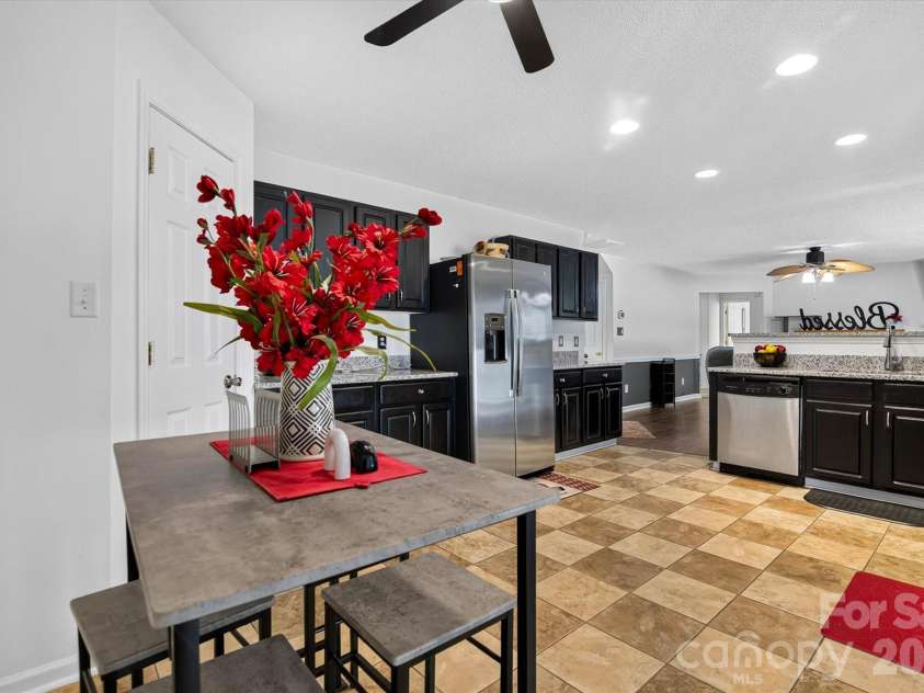 9833 Aventide Lane, Charlotte, NC 28215.  MLS# CAR4377310, YatesRealty ID 33061. 