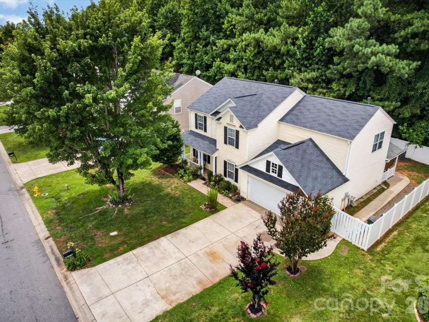 9833 Aventide Lane, Charlotte, NC 28215.  MLS# CAR4377310, YatesRealty ID 33061. Aerial View 3