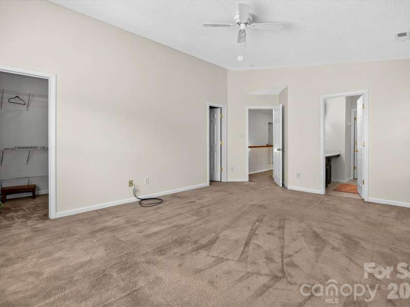 9833 Aventide Lane, Charlotte, NC 28215.  MLS# CAR4377310, YatesRealty ID 33061. Primary Bedroom with walk-in closet - 2nd Level