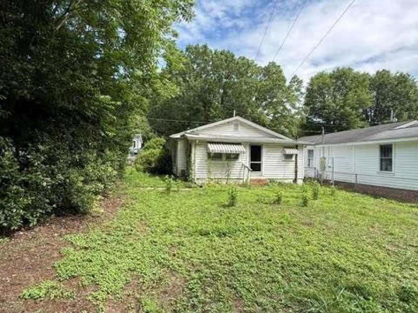 1622 Park Avenue, Albemarle, NC 28001.  MLS# CAR4392237, YatesRealty ID 33063. 