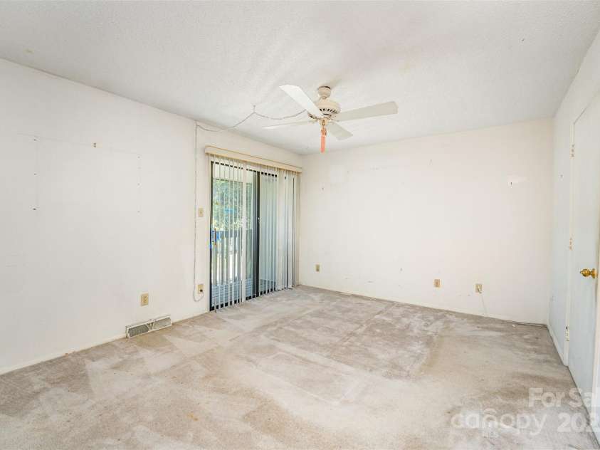 3740 Winding Creek Lane, Charlotte, NC 28226.  MLS# CAR4286176, YatesRealty ID 33064. 