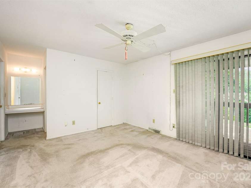 3740 Winding Creek Lane, Charlotte, NC 28226.  MLS# CAR4286176, YatesRealty ID 33064. 