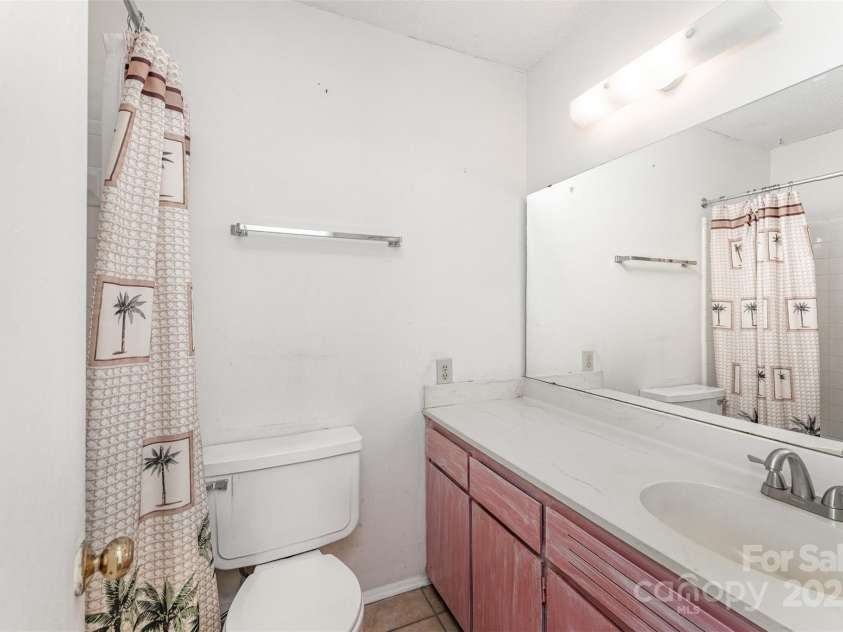 3740 Winding Creek Lane, Charlotte, NC 28226.  MLS# CAR4286176, YatesRealty ID 33064. 