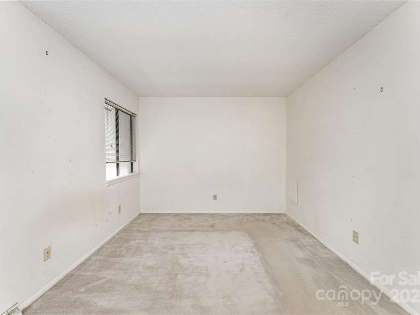 3740 Winding Creek Lane, Charlotte, NC 28226.  MLS# CAR4286176, YatesRealty ID 33064. 