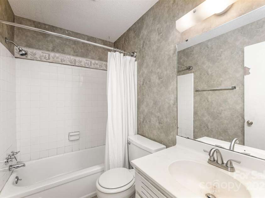 3740 Winding Creek Lane, Charlotte, NC 28226.  MLS# CAR4286176, YatesRealty ID 33064. 