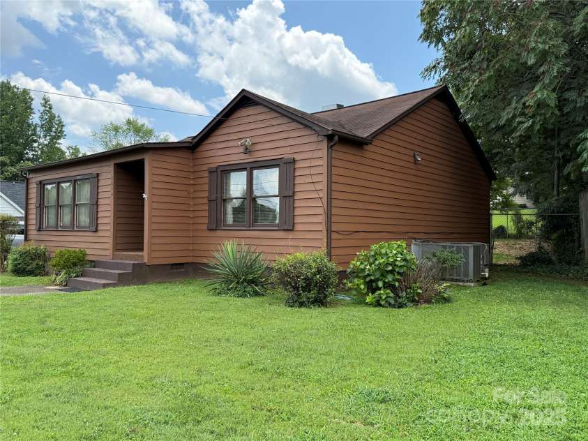 1614 Norwood Street, Lenoir, NC 28645.  MLS# CAR4287801, YatesRealty ID 33065. 