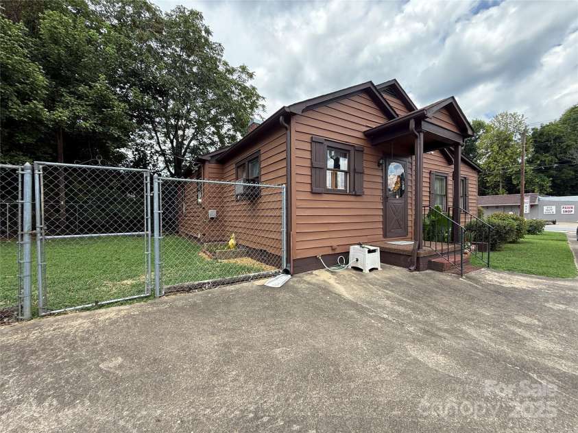 1614 Norwood Street, Lenoir, NC 28645.  MLS# CAR4287801, YatesRealty ID 33065. 