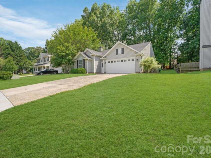 14136 Walkers Crossing Drive, Charlotte, NC 28273.  MLS# CAR4393451, YatesRealty ID 33066. 