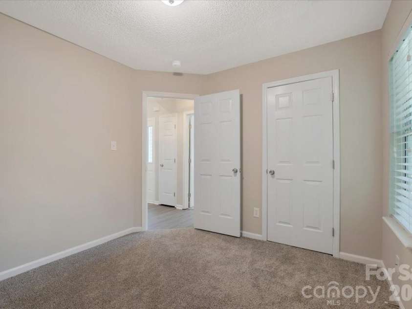 14136 Walkers Crossing Drive, Charlotte, NC 28273.  MLS# CAR4393451, YatesRealty ID 33066. 