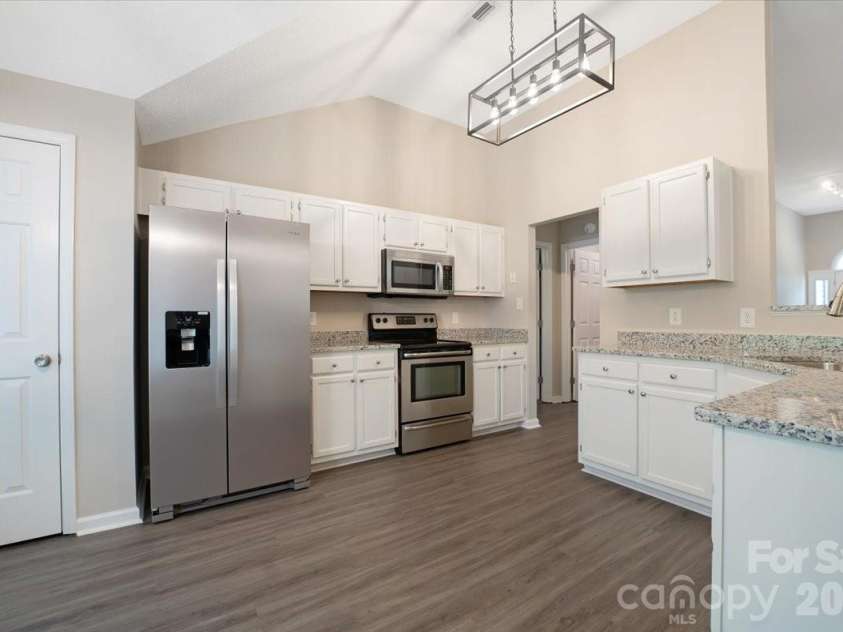 14136 Walkers Crossing Drive, Charlotte, NC 28273.  MLS# CAR4393451, YatesRealty ID 33066. 