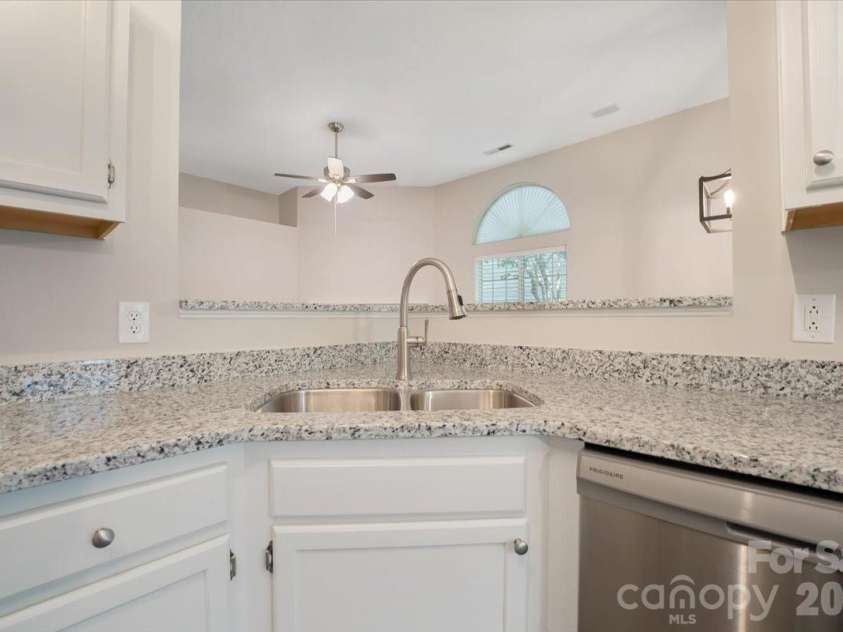 14136 Walkers Crossing Drive, Charlotte, NC 28273.  MLS# CAR4393451, YatesRealty ID 33066. 