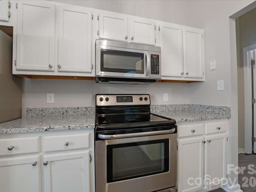 14136 Walkers Crossing Drive, Charlotte, NC 28273.  MLS# CAR4393451, YatesRealty ID 33066. 