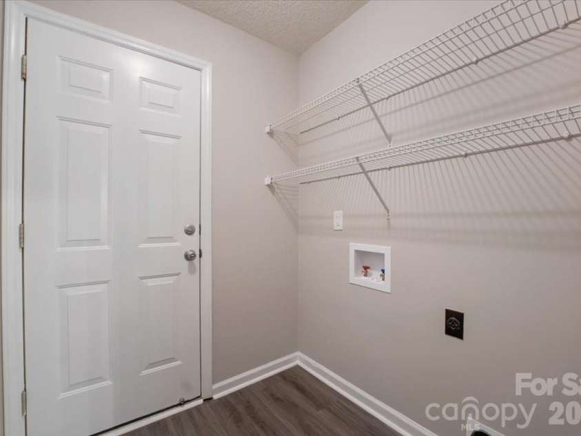 14136 Walkers Crossing Drive, Charlotte, NC 28273.  MLS# CAR4393451, YatesRealty ID 33066. 