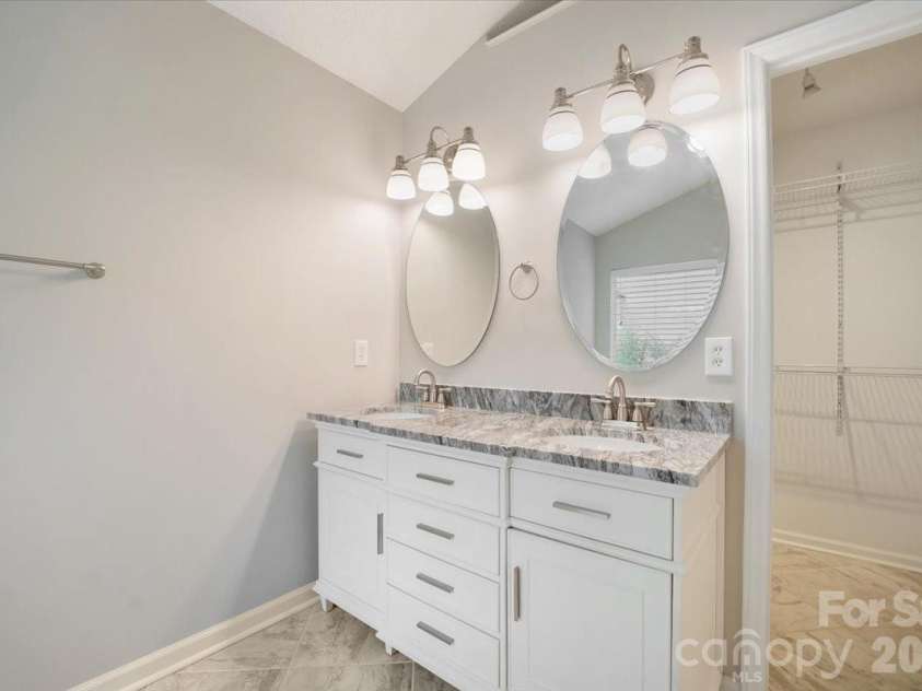 14136 Walkers Crossing Drive, Charlotte, NC 28273.  MLS# CAR4393451, YatesRealty ID 33066. 