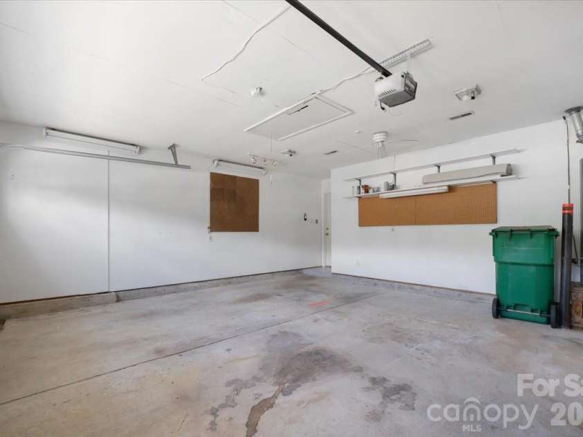 14136 Walkers Crossing Drive, Charlotte, NC 28273.  MLS# CAR4393451, YatesRealty ID 33066. 
