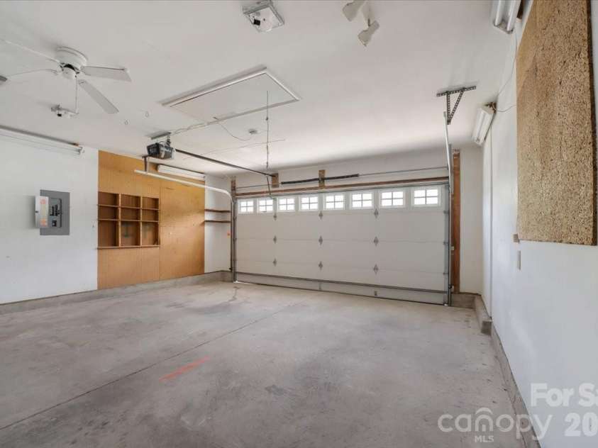 14136 Walkers Crossing Drive, Charlotte, NC 28273.  MLS# CAR4393451, YatesRealty ID 33066. 