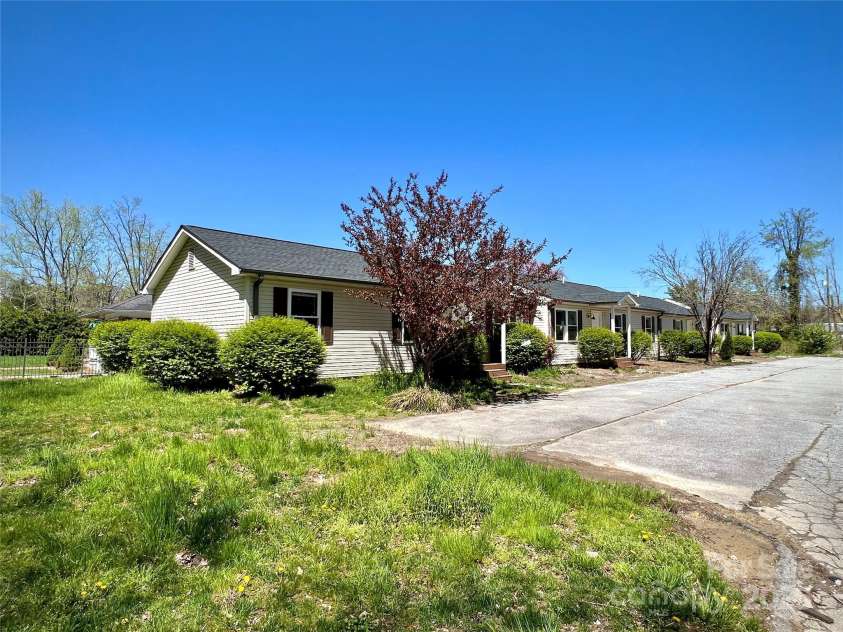 1754 Meadowbrook Terrace, Hendersonville, NC 28791.  MLS# CAR4269491, YatesRealty ID 33067. All 4 units have been fully renovated.