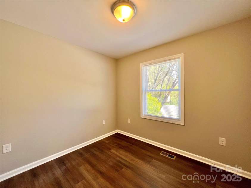 1754 Meadowbrook Terrace, Hendersonville, NC 28791.  MLS# CAR4269491, YatesRealty ID 33067. Typical bedroom.
