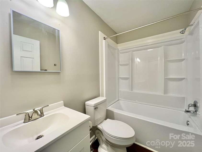 1754 Meadowbrook Terrace, Hendersonville, NC 28791.  MLS# CAR4269491, YatesRealty ID 33067. Typical hall bathroom.
