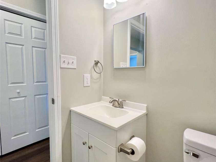 1754 Meadowbrook Terrace, Hendersonville, NC 28791.  MLS# CAR4269491, YatesRealty ID 33067. Typical hall bathroom.