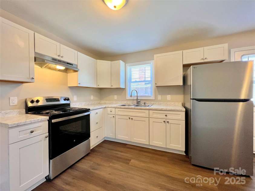 1754 Meadowbrook Terrace, Hendersonville, NC 28791.  MLS# CAR4269491, YatesRealty ID 33067. Typical kitchen.