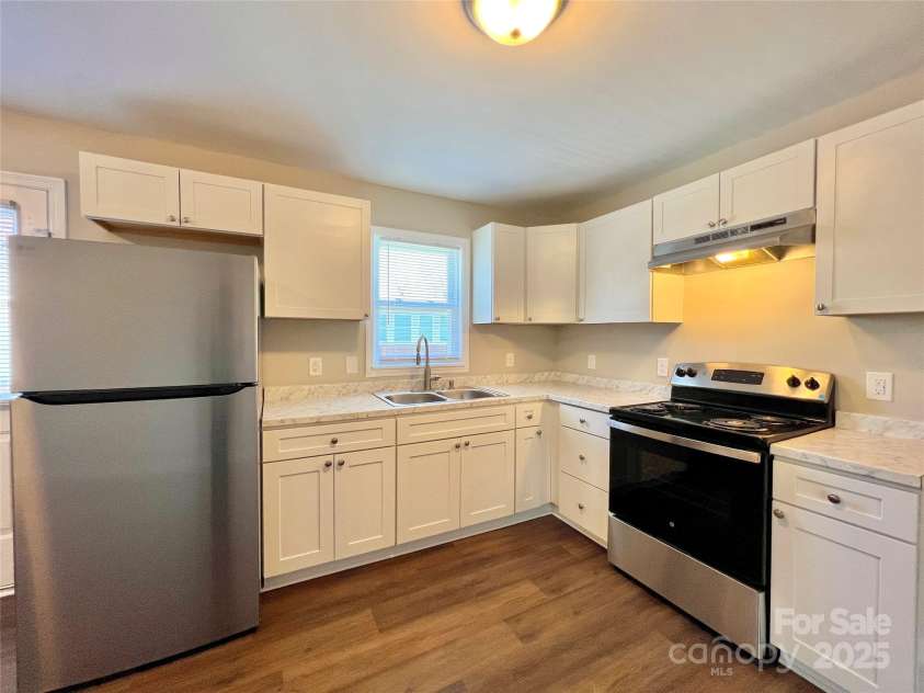 1754 Meadowbrook Terrace, Hendersonville, NC 28791.  MLS# CAR4269491, YatesRealty ID 33067. Typical kitchen.