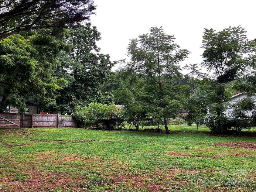 120 Harrison Street, Swannanoa, NC 28778.  MLS# CAR4292286, YatesRealty ID 33068. 
