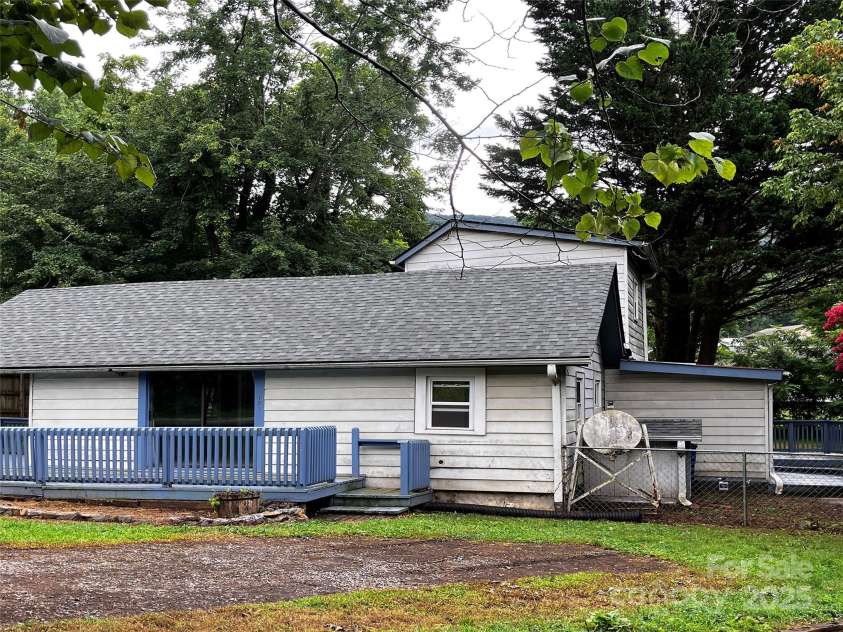 120 Harrison Street, Swannanoa, NC 28778.  MLS# CAR4292286, YatesRealty ID 33068. 