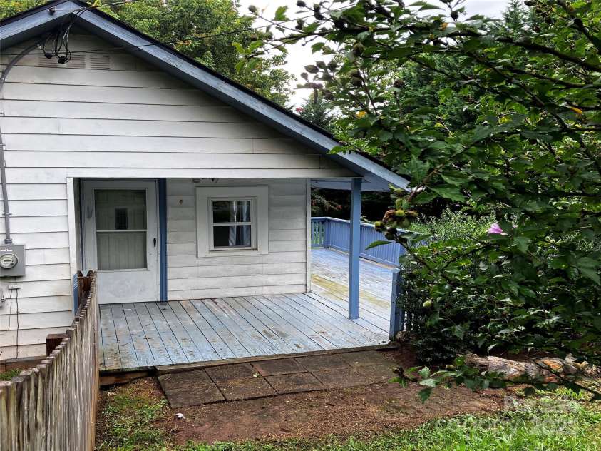120 Harrison Street, Swannanoa, NC 28778.  MLS# CAR4292286, YatesRealty ID 33068. Front entrance