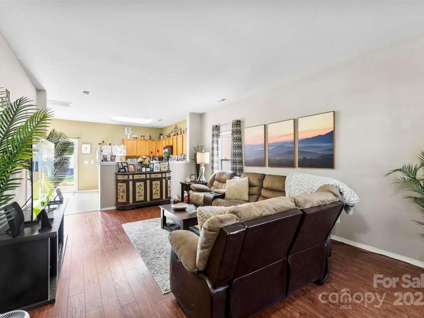 924 Willow Creek Drive, Gastonia, NC 28054.  MLS# CAR4276498, YatesRealty ID 33069. 