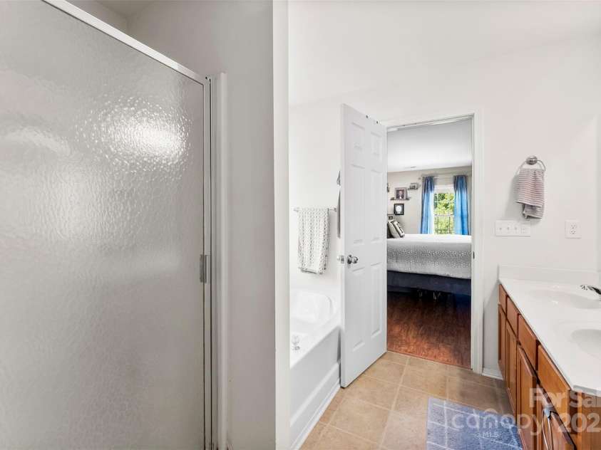 924 Willow Creek Drive, Gastonia, NC 28054.  MLS# CAR4276498, YatesRealty ID 33069. 