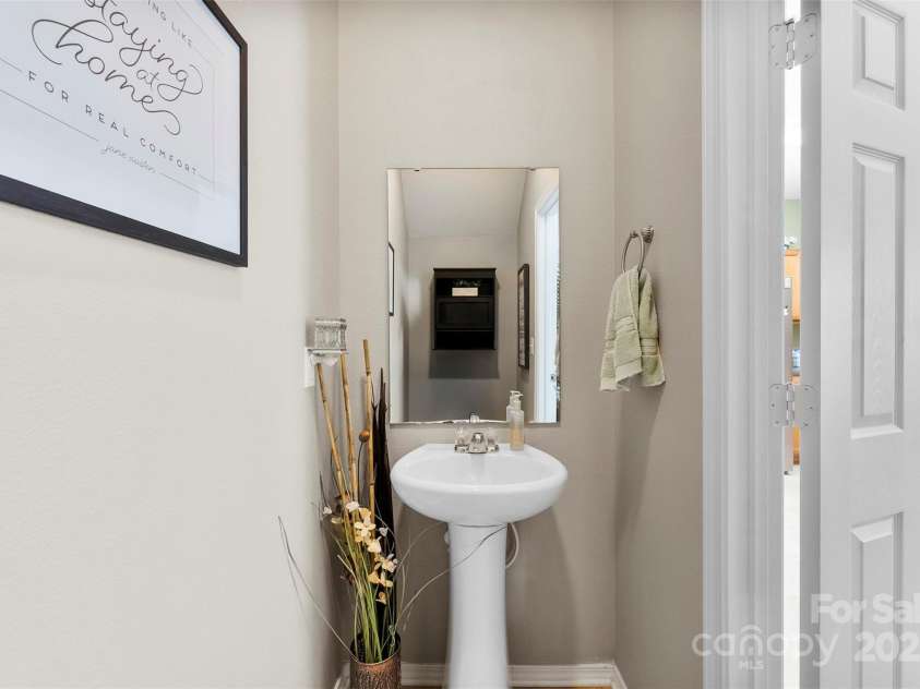 924 Willow Creek Drive, Gastonia, NC 28054.  MLS# CAR4276498, YatesRealty ID 33069. 