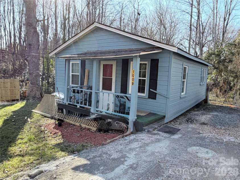 1009 Spann Street, Shelby, NC 28150.  MLS# CAR4336473, YatesRealty ID 3307. 