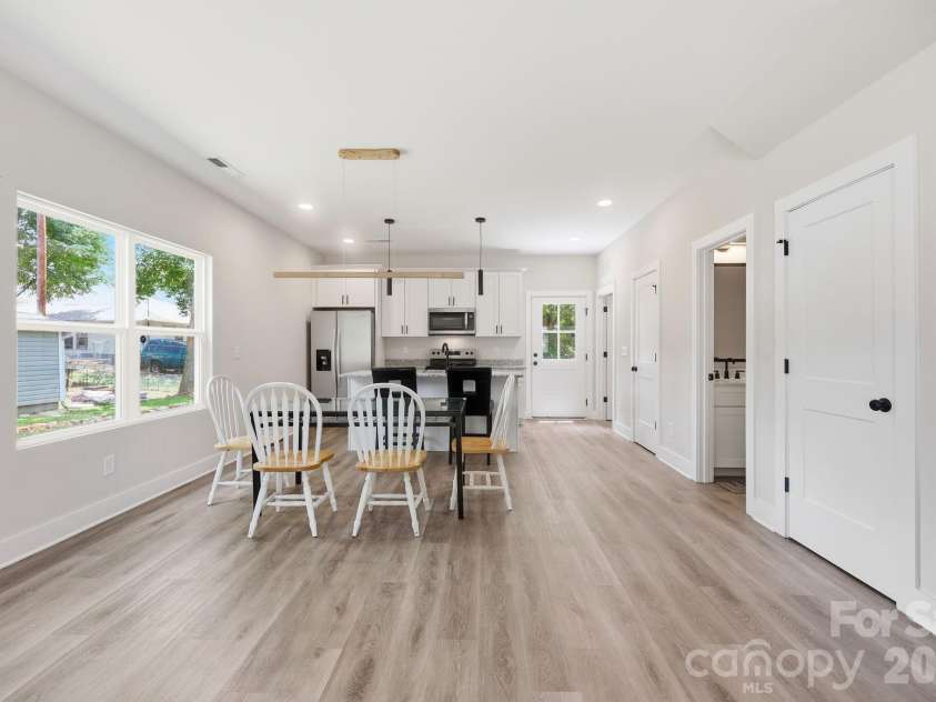 215 Green Street, Salisbury, NC 28144.  MLS# CAR4397228, YatesRealty ID 33070. Breakfast Area