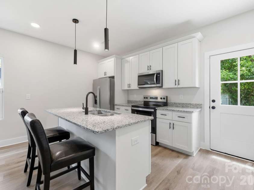 215 Green Street, Salisbury, NC 28144.  MLS# CAR4397228, YatesRealty ID 33070. Kitchen Island
