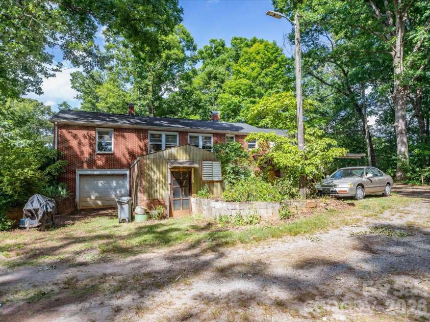 2111 Emmanuel Church Road, Conover, NC 28613.  MLS# CAR4396918, YatesRealty ID 33071. 